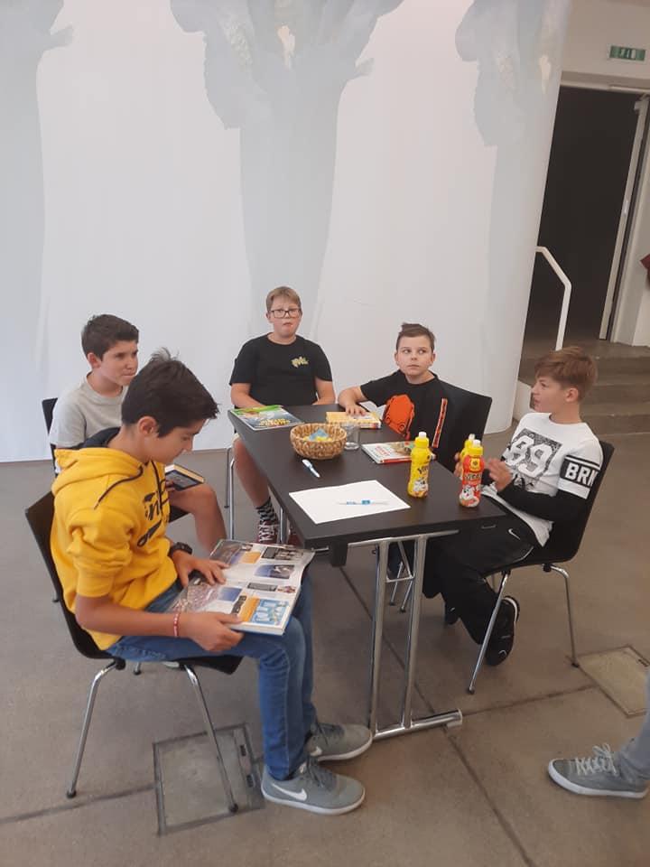 Gemeinsam mit dem Jugendraum haben wir eine Rätselrallye gemacht.