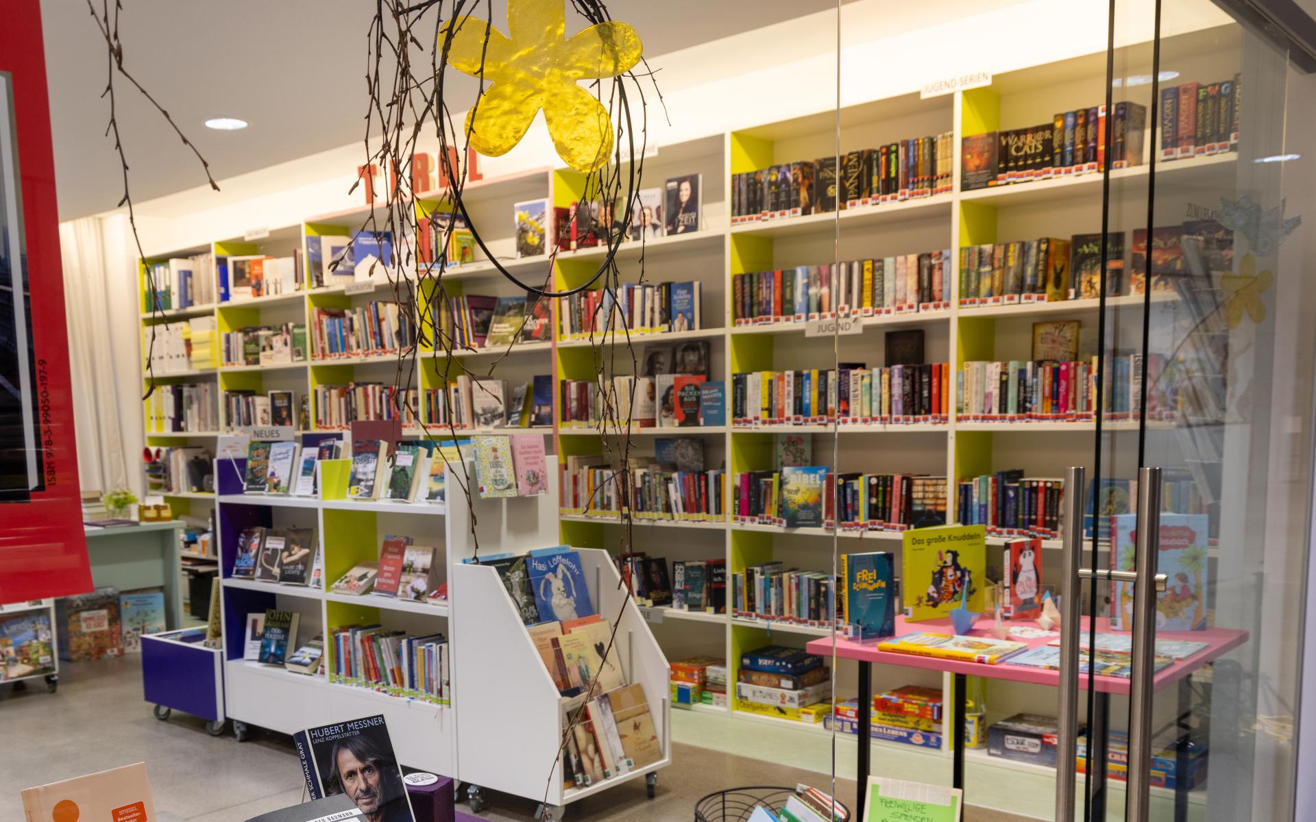 Raum der Bücherei im Alpinarium Galtür